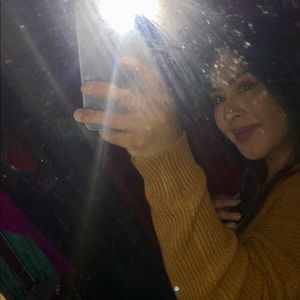 Meet your Posher, Yecenia